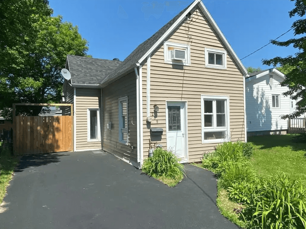 Affordable Ontario Houses For Sale That Would Easily Cost 1M In Toronto Narcity