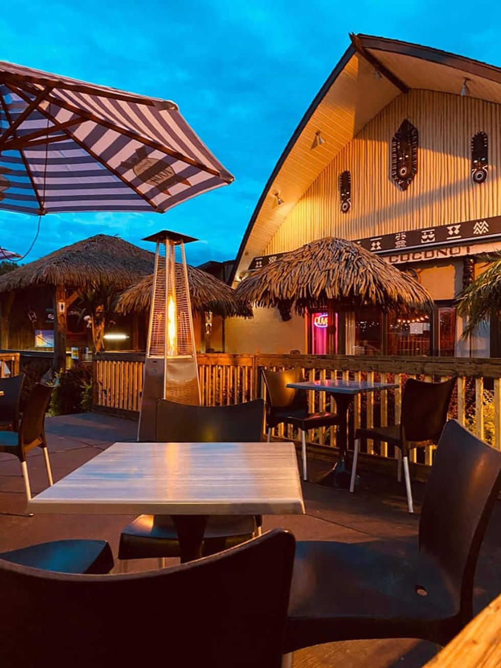 La terrasse du Coconut Bar à TroisRivières rappelle le Sud Narcity