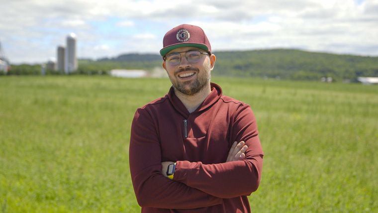 L Amour Est Dans Le Pre Voici Les Candidats De La Saison 9 Narcity