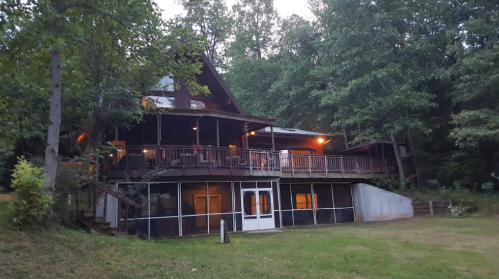 Waterfront Affordable Airbnb Rentals In Are Perfect Getaway