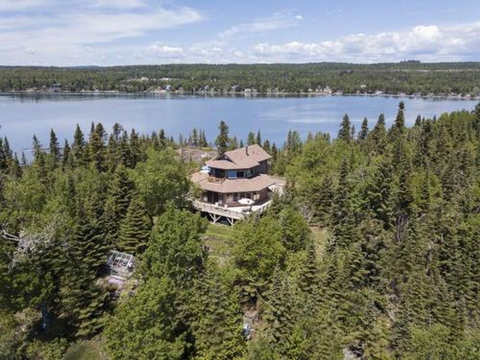 House For Sale In Thunder Bay Is A Dual Island Paradise For The Cost Of A Toronto Home Narcity