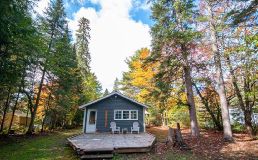 7 Ontario Airbnbs That Are Ideal If You Want To Cozy Up And Admire The