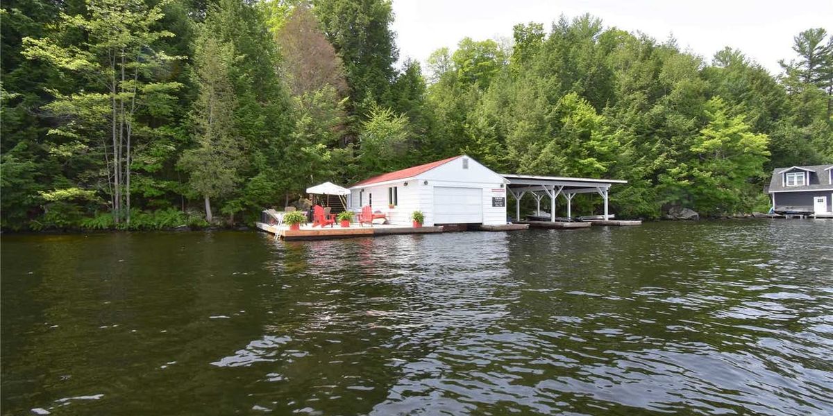 Ontario Cottage For Sale Has A Huge Floating Dock That Will Transport