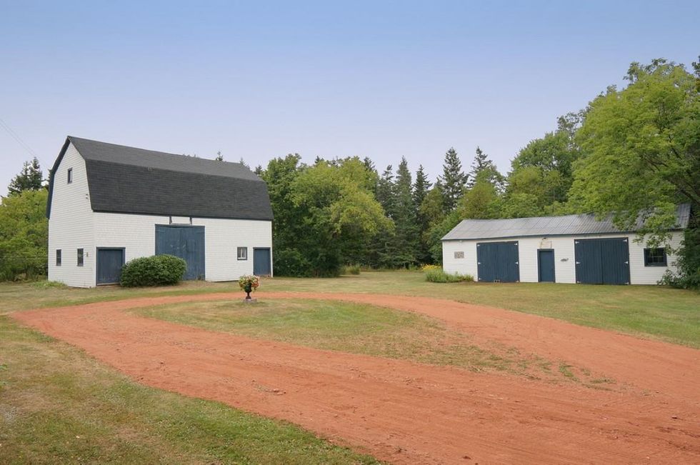 PEI House For Sale Has 7 Bedrooms & Costs Less Than 300K (PHOTOS