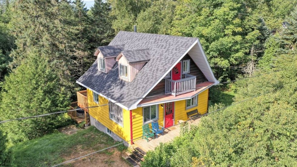 Cette Maison à vendre dans Lanaudière à 137 000 est un véritable havre de paix en nature Narcity Cette Maison à vendre dans Lanaudière à 137 000 est un véritable havre de paix en nature Narcity