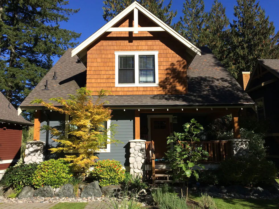 6 Chilliwack Cabin Rentals Perfect For A Cozy Getaway This Fall Narcity