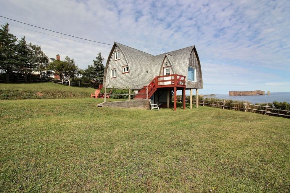Maison à vendre en Gaspésie qui donne sur le Rocher Percé et l'île
