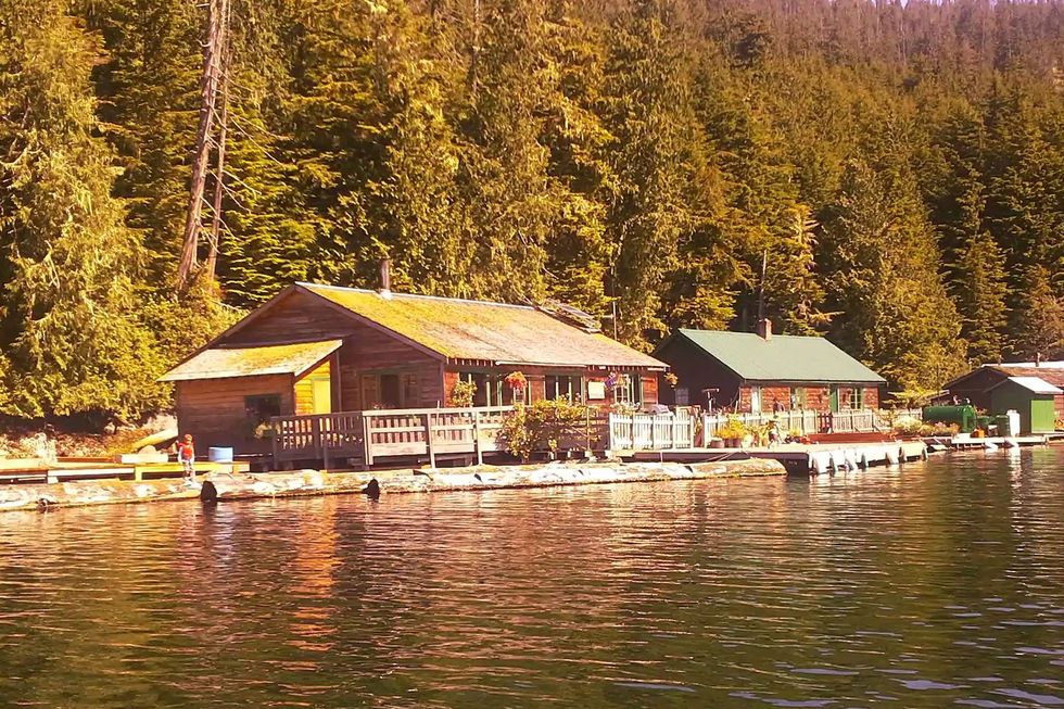 Floating Lodge in BC Lets You Sleep On The Ocean For Under 150 Narcity