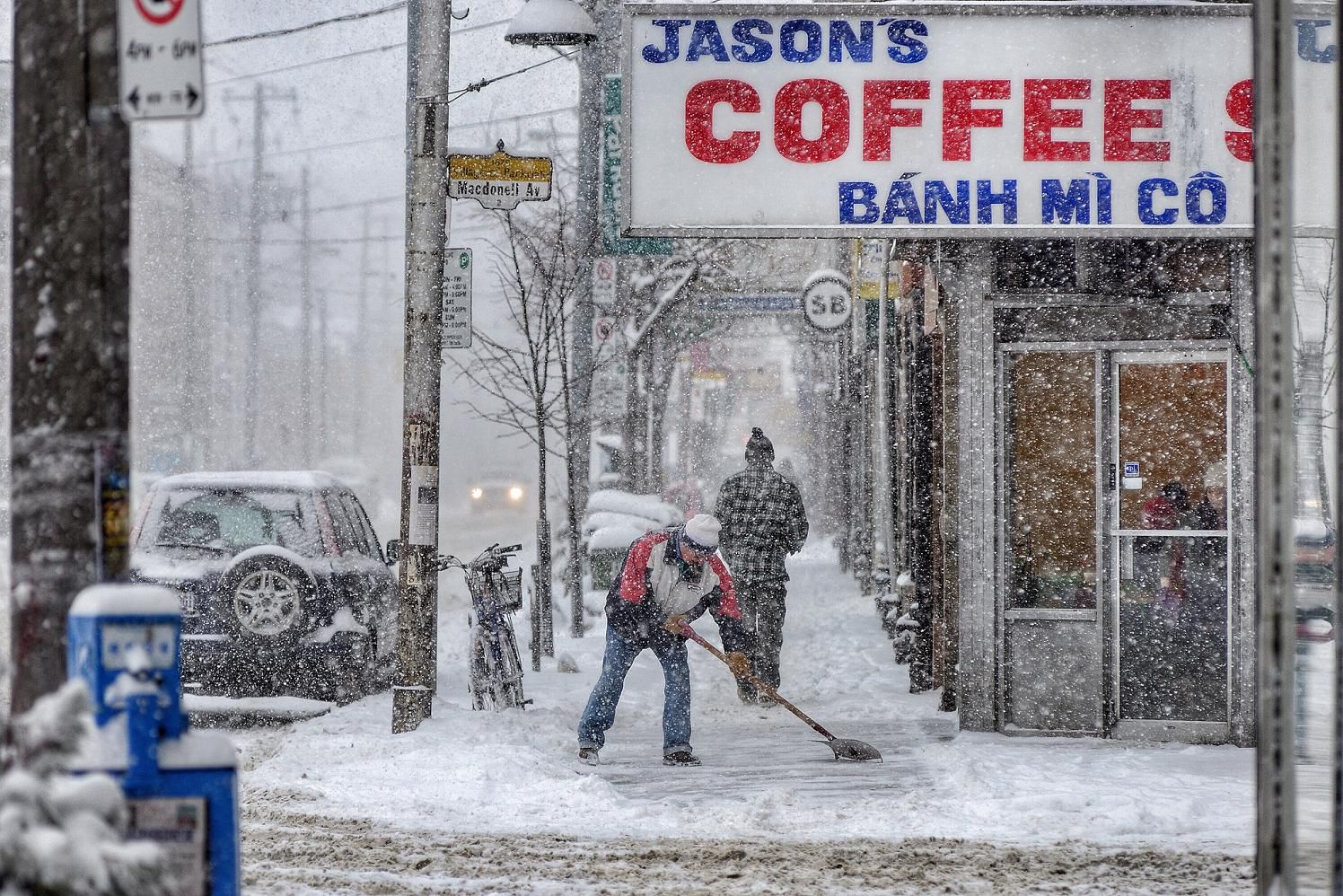 Brace Yourselves Toronto First Major Snow Storm Happening Tonight