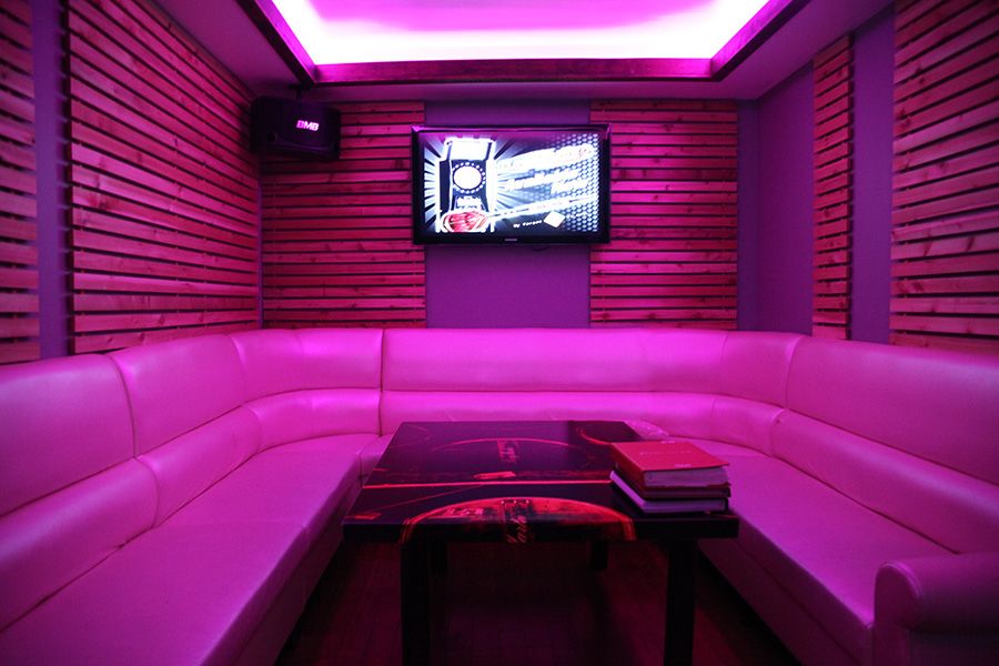 The 12 Best Places To Go For Karaoke In Toronto Narcity