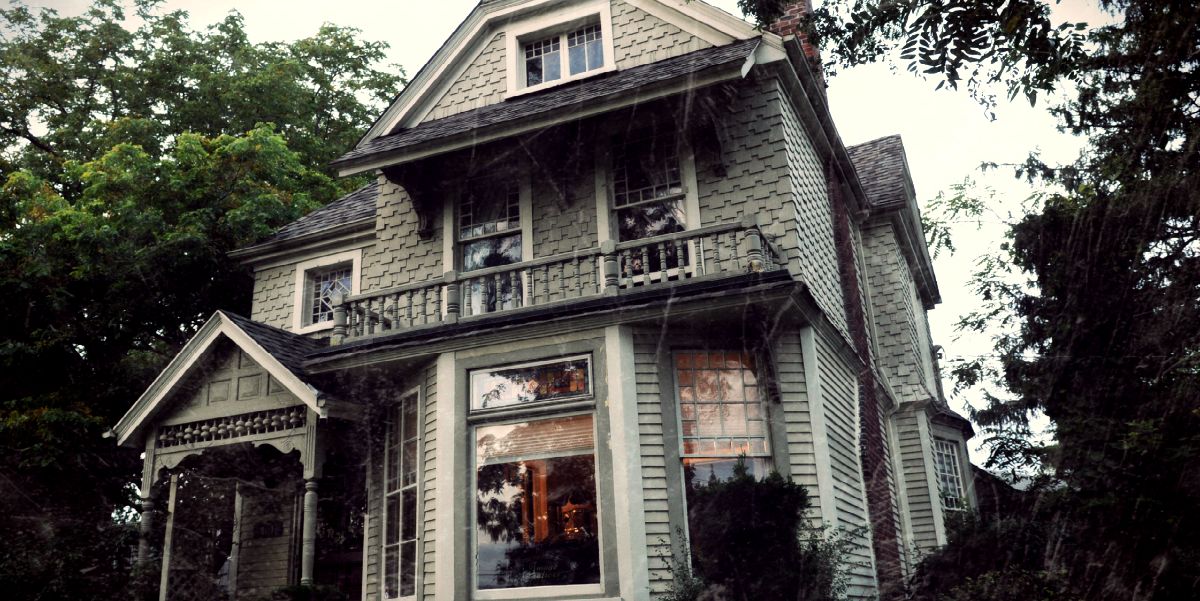 11 Allegedly Haunted Houses You Can Explore In Ontario Narcity
