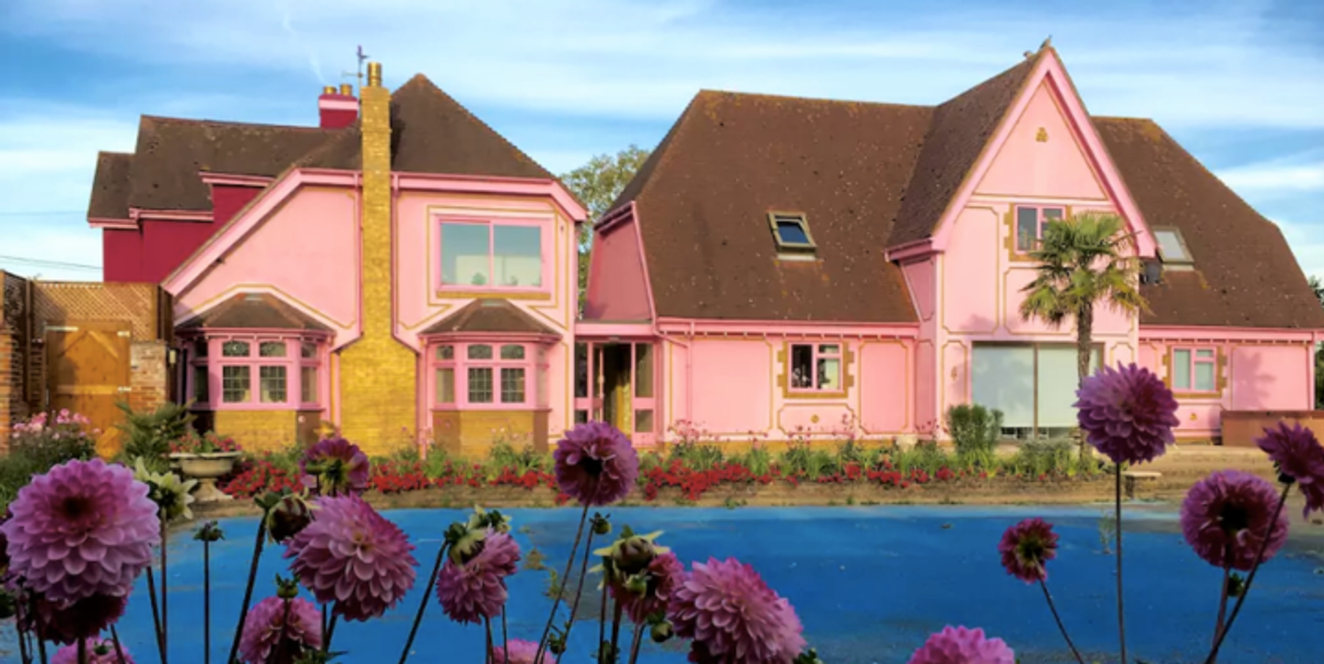 You Can Rent This Totally Pink Airbnb In England And Have The Girls