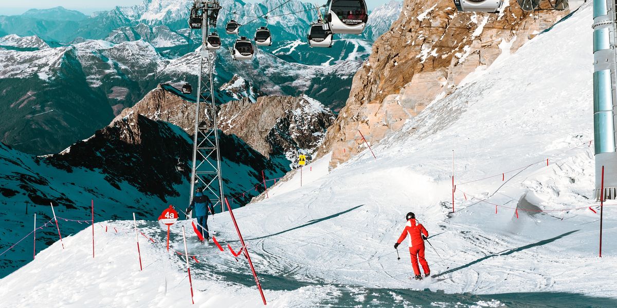 These 2 Ontario Mountain Resorts Are Having A Massive Sale On Ski