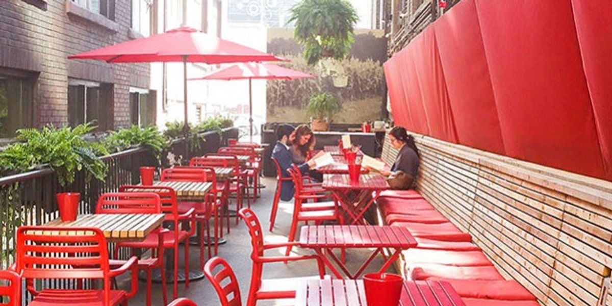 This Hidden Alleyway Patio In Toronto Is The Perfect Place For Drinks