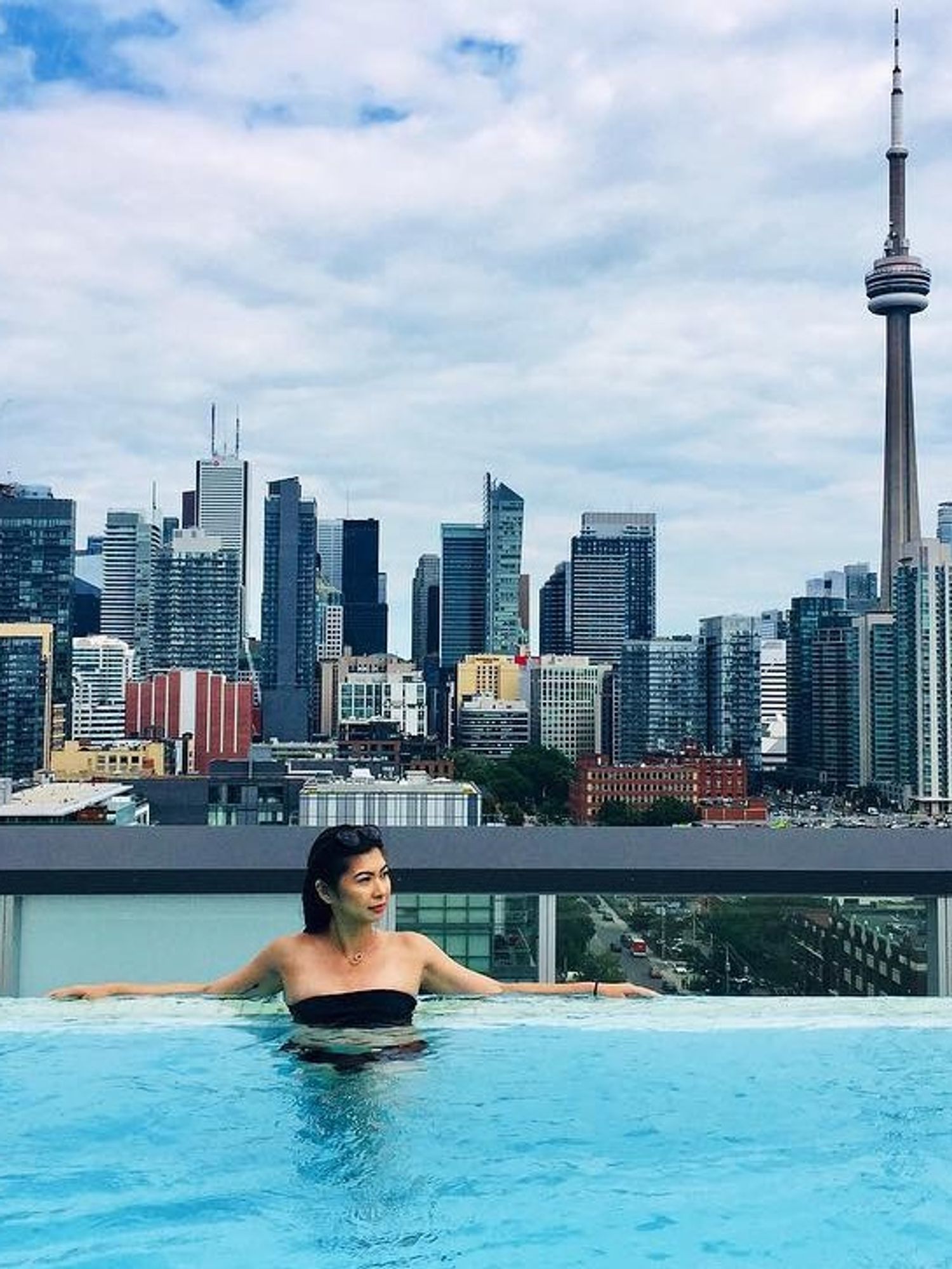 9 Amazing Rooftop Pool Bars You Must Try In Toronto Narcity