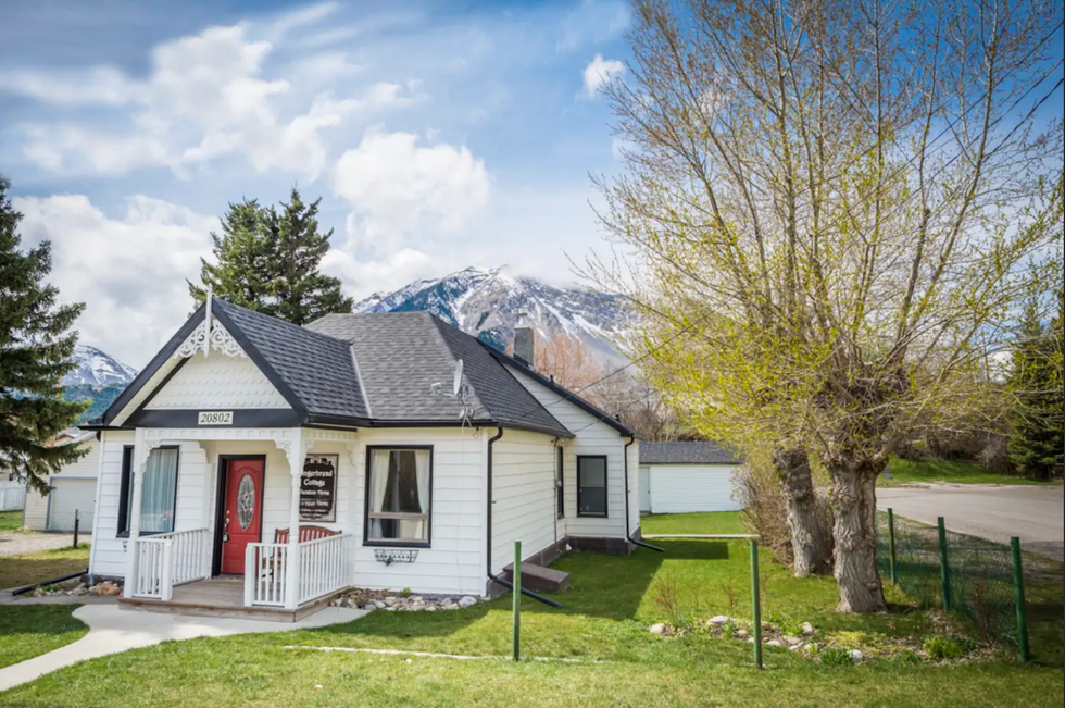 16 Cheap Alberta Cottages To Rent For Summer 2019 Narcity