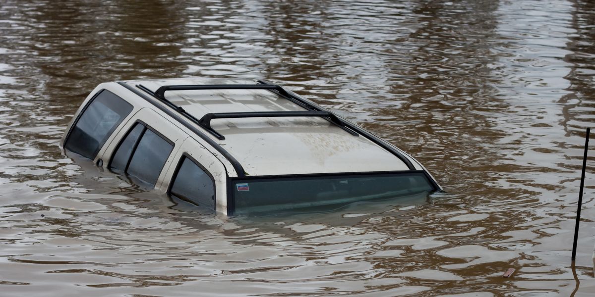 Flash Flooding In Texas Submerged Cars In Rainwater Narcity