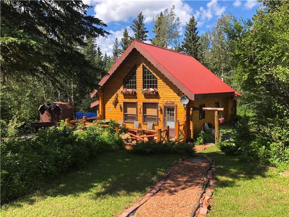 Alberta Cheap Cabin Rentals You Can Get LastMinute This Summer Narcity