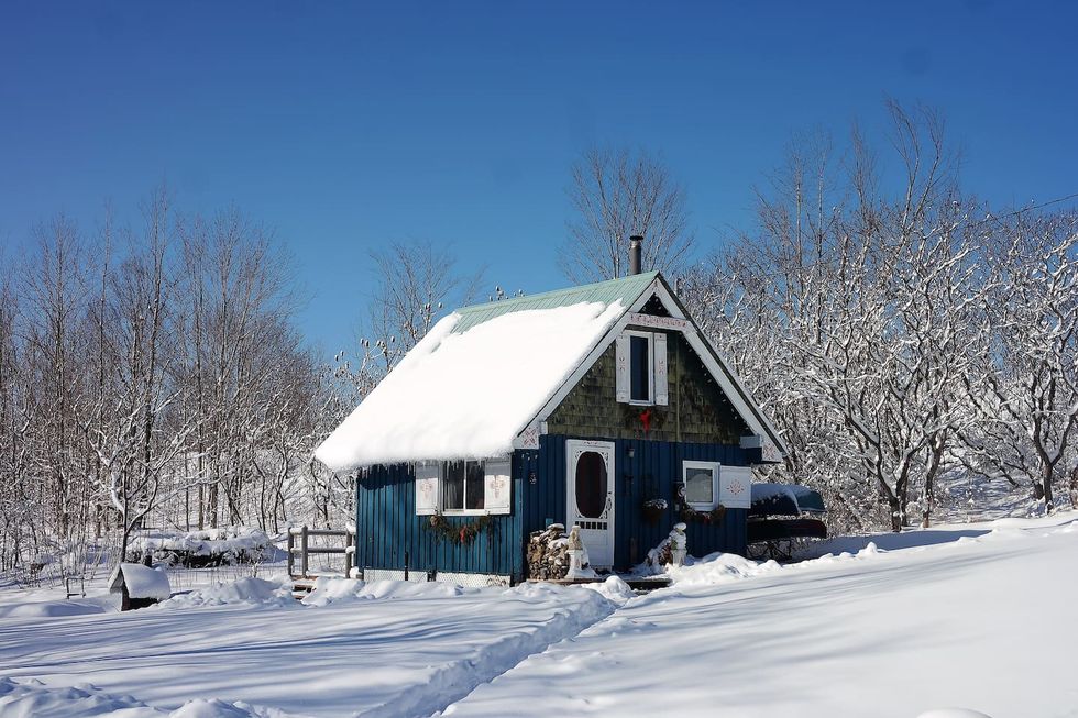7 Cheap Cabins In Ontario That You Can Rent For A Magical Winter