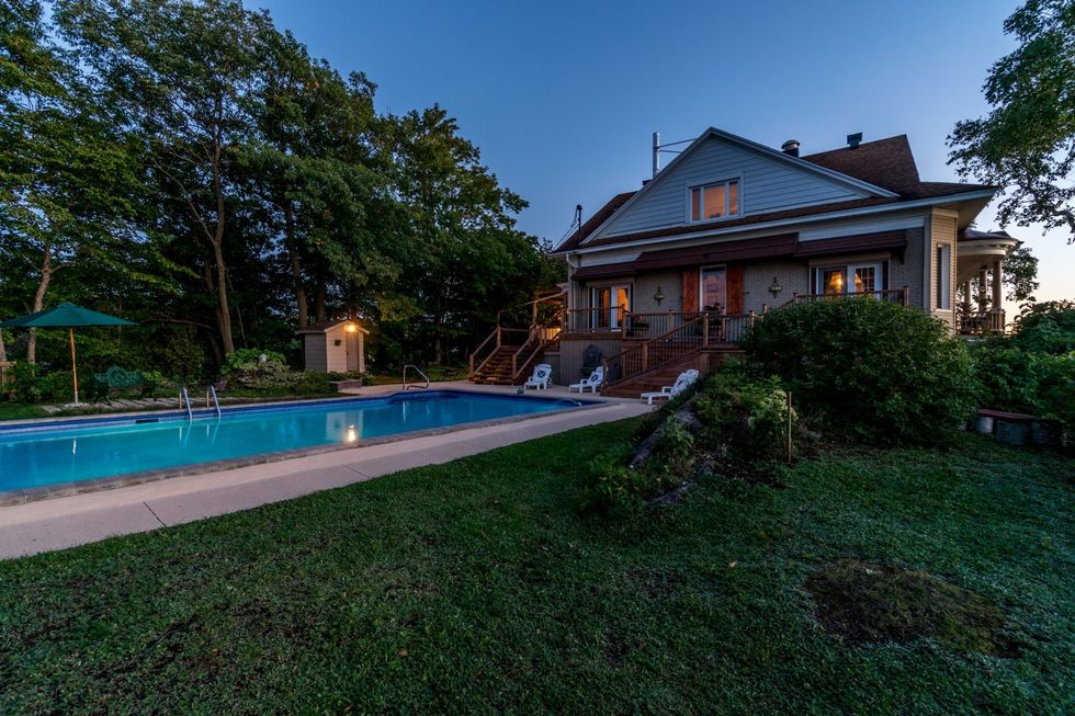 Maison à vendre à Lévis avec vue sur Québec et le fleuve SaintLaurent Narcity Maison à vendre à Lévis avec vue sur Québec et le fleuve SaintLaurent Narcity