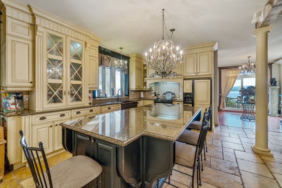 Maison à vendre à Lévis avec vue sur Québec et le fleuve SaintLaurent Narcity Maison à vendre à Lévis avec vue sur Québec et le fleuve SaintLaurent Narcity