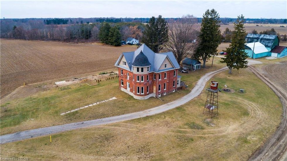 Ontario Home For Sale Under 1M Has So Many Rooms You'll Get Lost
