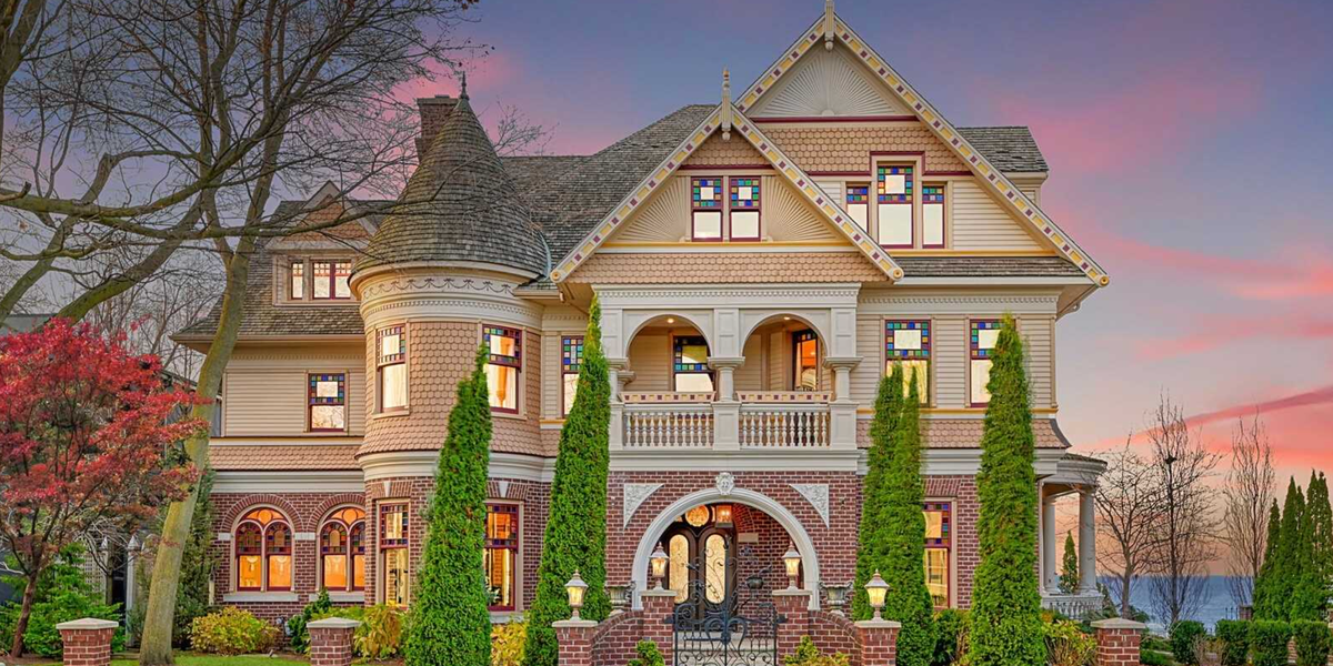 Ontario House For Sale Is So Extra It Has A Chandelier In Nearly Every