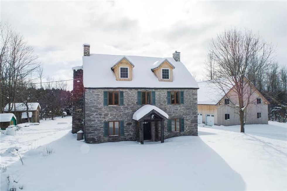 House For Sale In Ontario Will Whisk You Away To Scotland Narcity