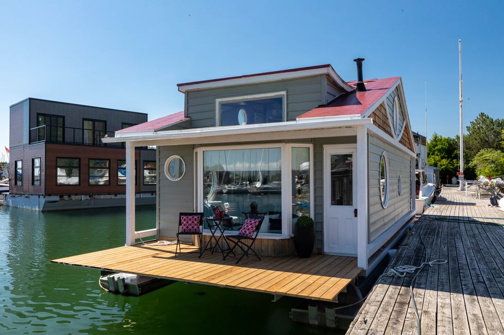 Toronto Houseboat For Sale Is A Floating Piece Of Paradise Narcity