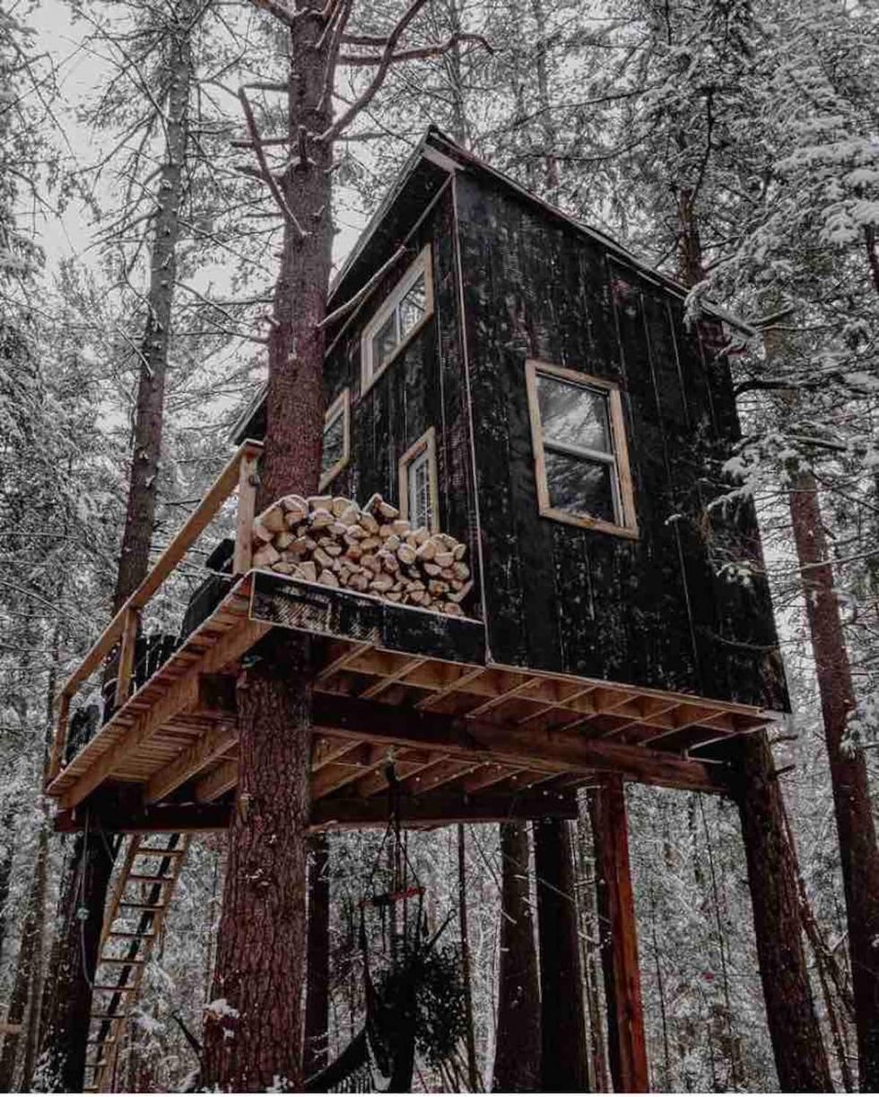6 Ontario Treehouse Airbnbs You Can Rent For A Whimsical Getaway Narcity