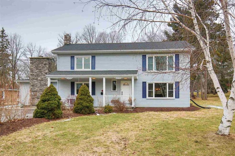 Cheap Spots In Ontario That Sell Huge Homes For Under 500K Narcity