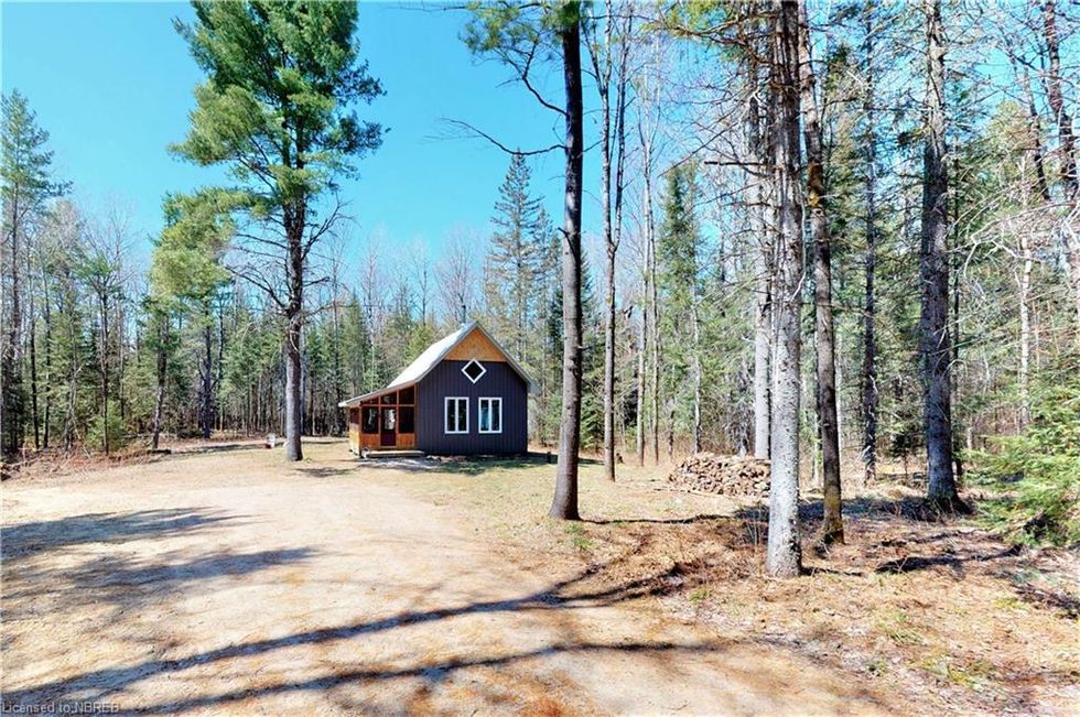 Ontario Home For Sale Is Surrounded By Forests & Ponds Narcity