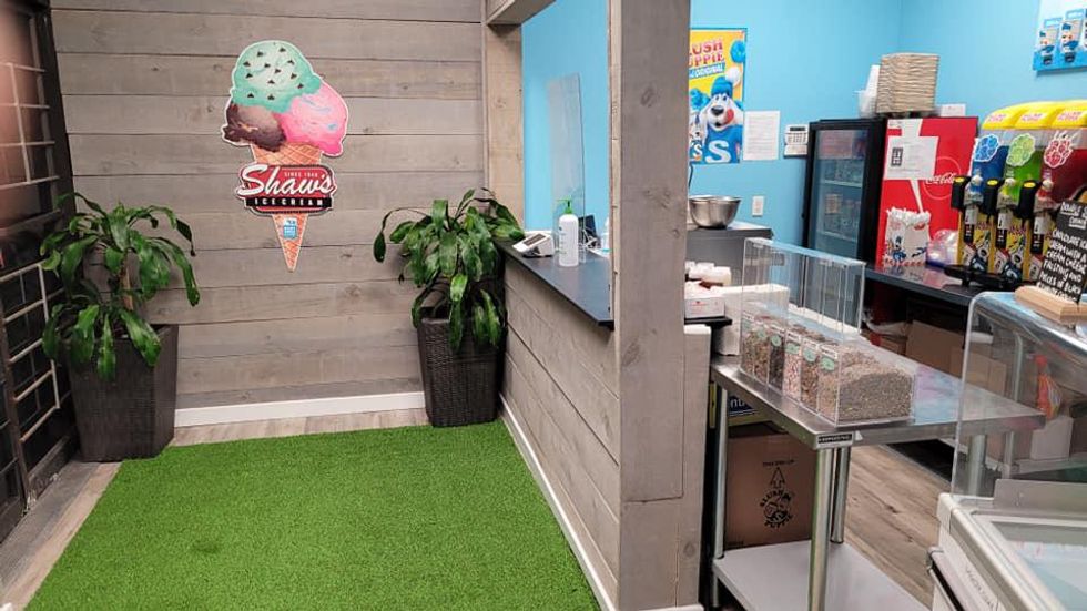 Scoops Ahoy Ice Cream In Toronto Has Delicious Cookie Cones Narcity