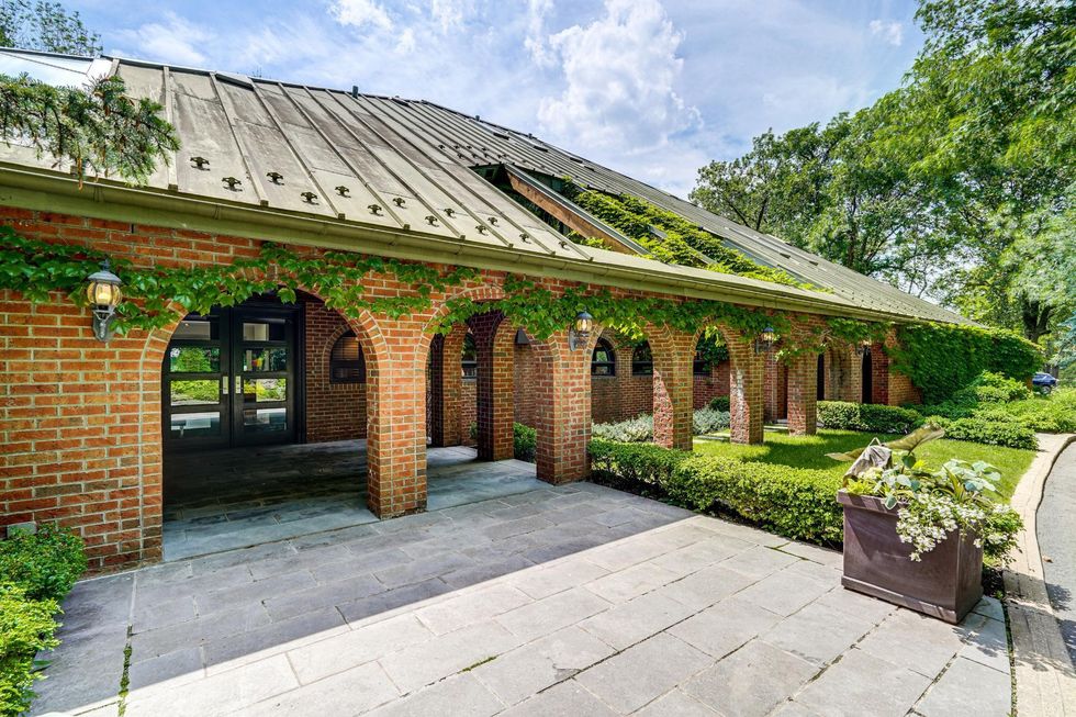 Cette maison à vendre à Boucherville pour 4,3 M est grandiose Narcity Cette maison à vendre à Boucherville pour 4,3 M est grandiose Narcity