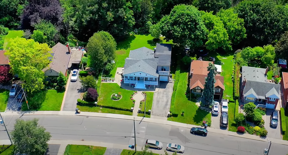 �My Big Fat Greek Wedding� Toronto House Is Up For Sale
