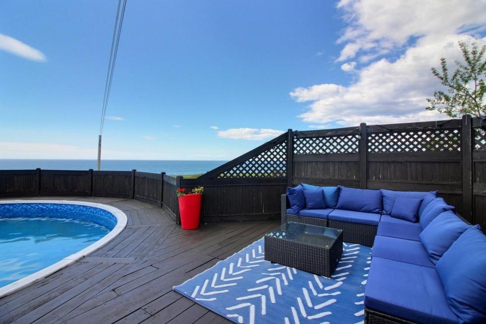 Cette maison à vendre en Gaspésie a le SaintLaurent dans sa cour Narcity