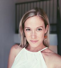 Hélène Boudreau a officiellement terminé son bacc à l’UQAM et lance un