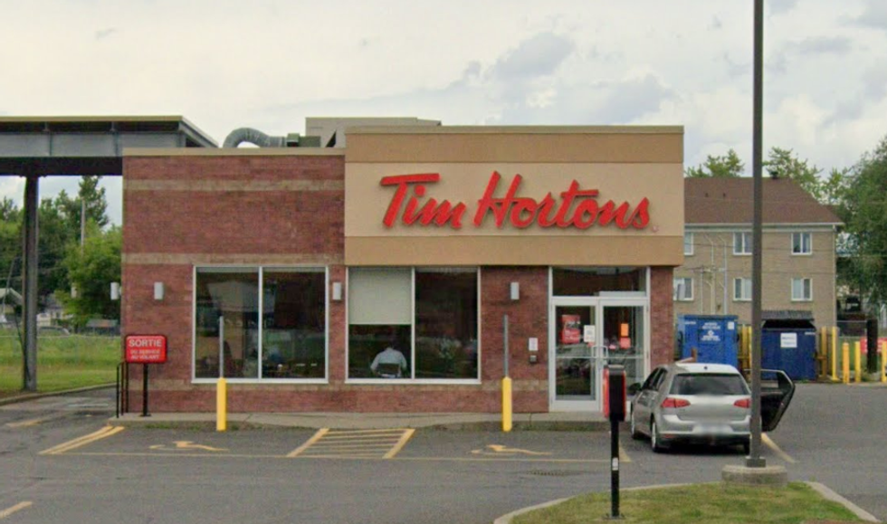 Fa\u00e7ade avant du restaurant Tim Hortons de L\u00e9vis