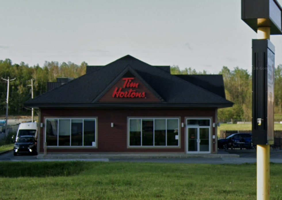 Fa\u00e7ade avant du restaurant Tim Hortons de Rouyn-Noranda