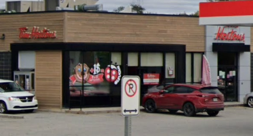 Fa\u00e7ade avant du restaurant Tim Hortons \u00e0 Windsor
