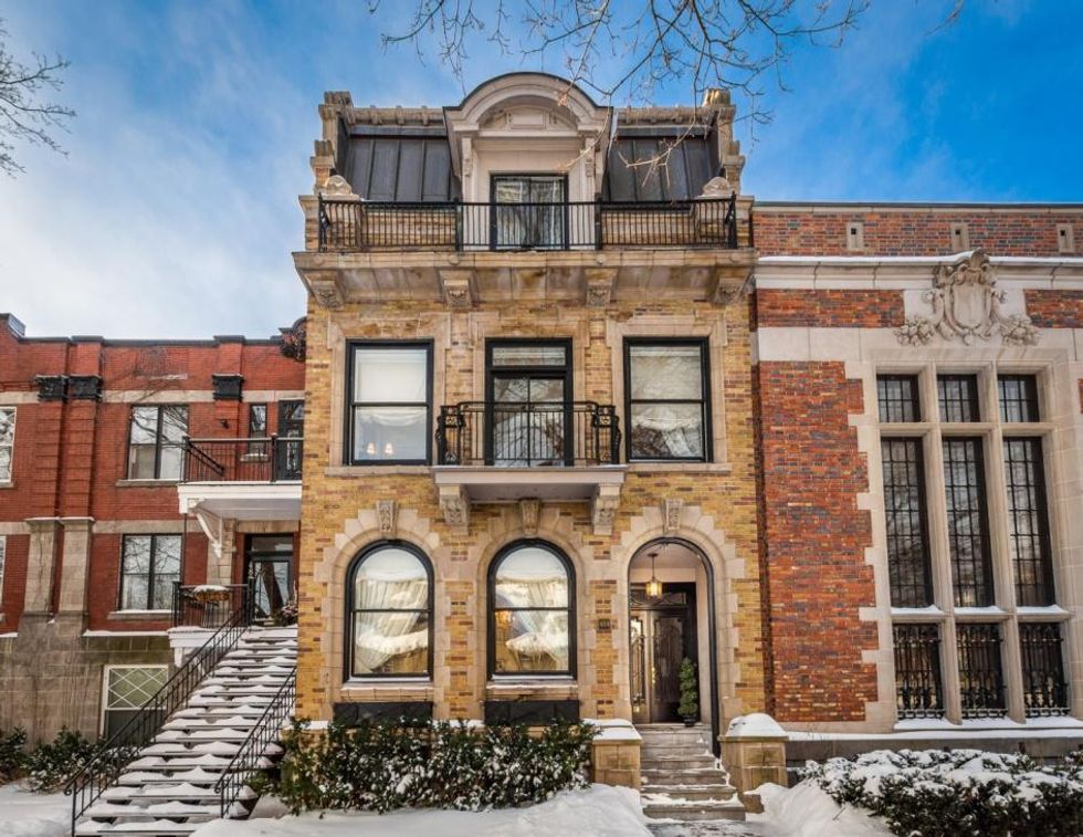 Fa\u00e7ade de la maison \u00e0 vendre \u00e0 Westmount.