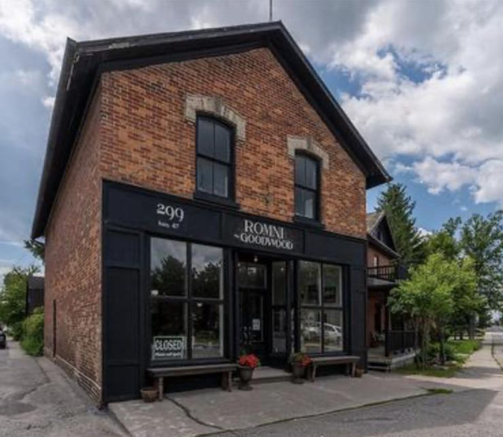 Fa\u00e7ade du commerce qui a \u00e9t\u00e9 vu mainte fois dans la s\u00e9rie.