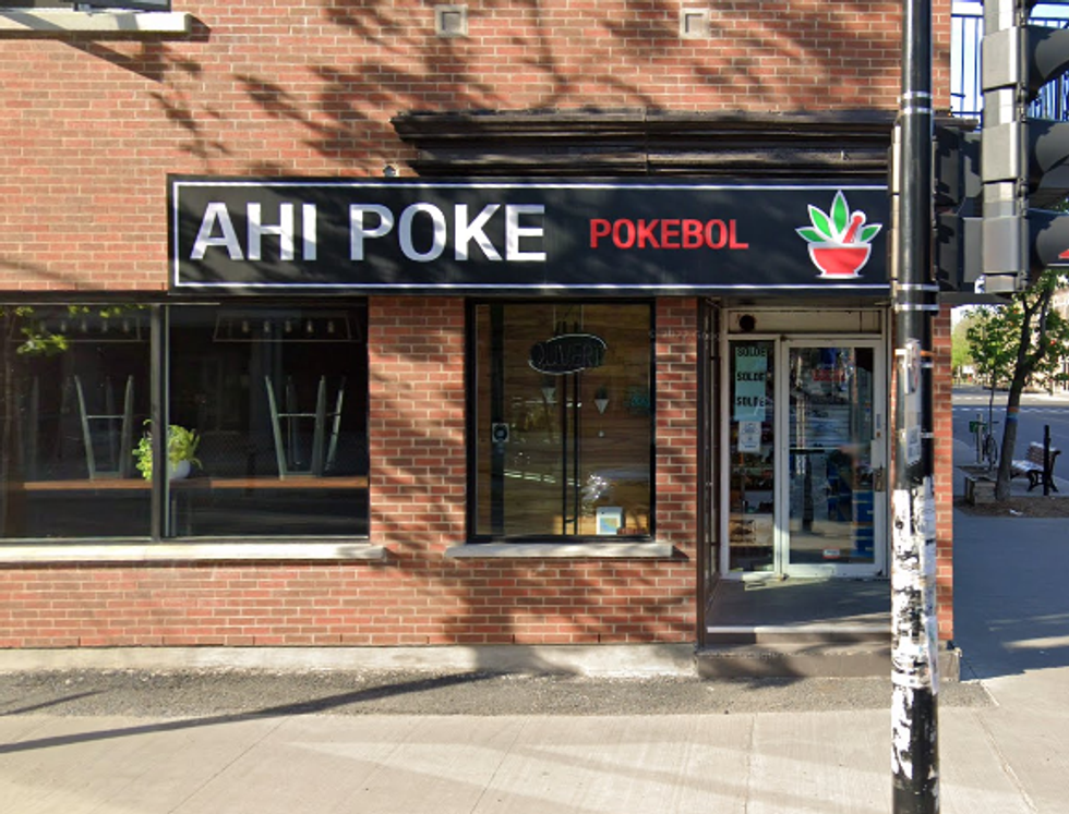 Fa\u00e7ade du restaurant Ahi Poke Jarry \u00e0 Montr\u00e9al.