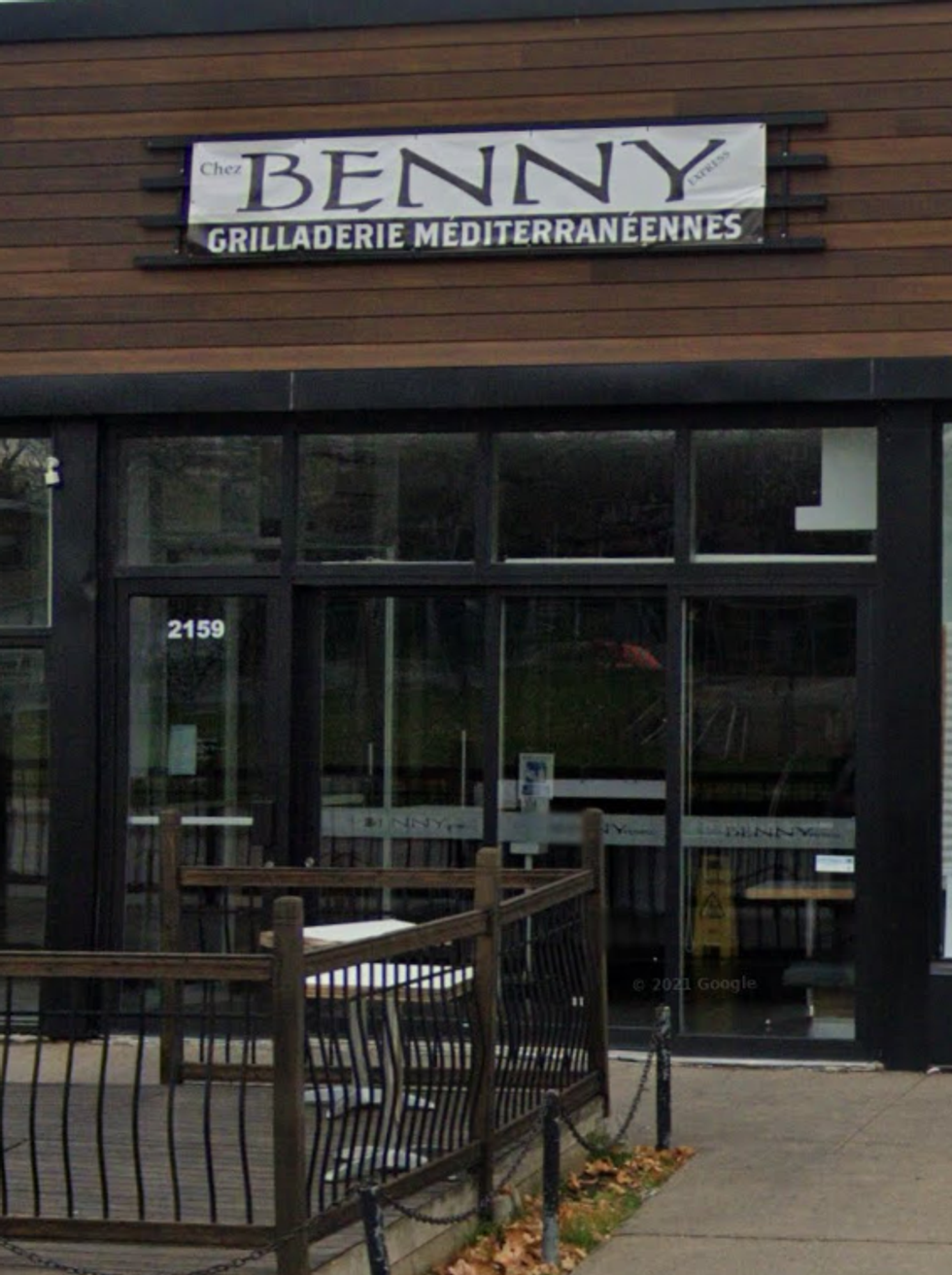 Fa\u00e7ade du restaurant Chez Benny Express \u00e0 Montr\u00e9al.