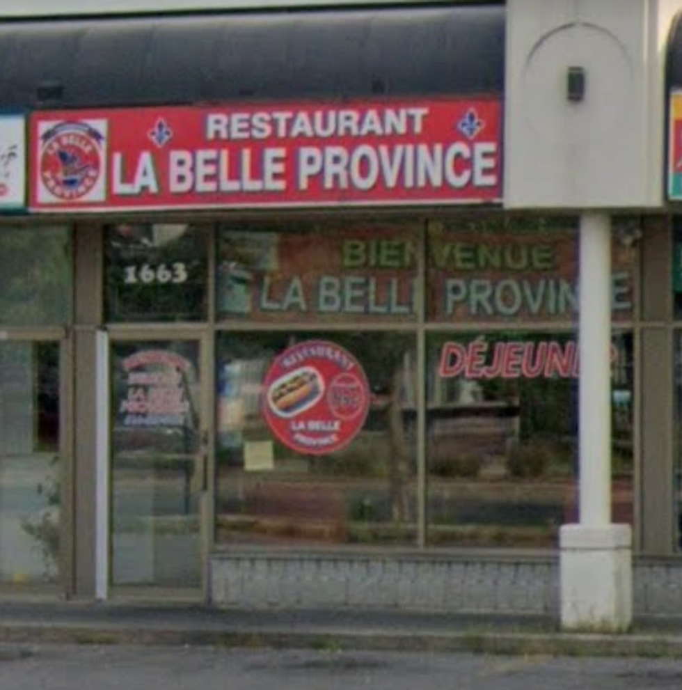 Fa\u00e7ade du restaurant La Belle Province sur l'avenue Dollard \u00e0 Montr\u00e9al.