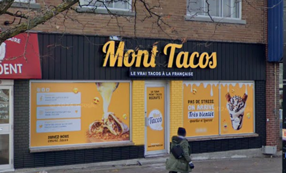 Fa\u00e7ade du restaurant Mont Tacos - D\u00e9carie \u00e0 Montr\u00e9al.