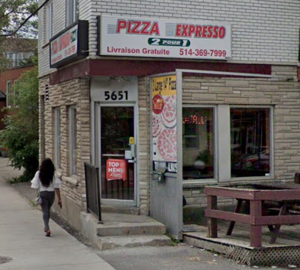 Fa\u00e7ade du restaurant Pizza Expresso \u00e0 Montr\u00e9al.