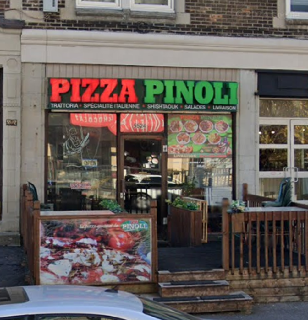 Fa\u00e7ade du restaurant Pizza Pinoli \u00e0 Montr\u00e9al.