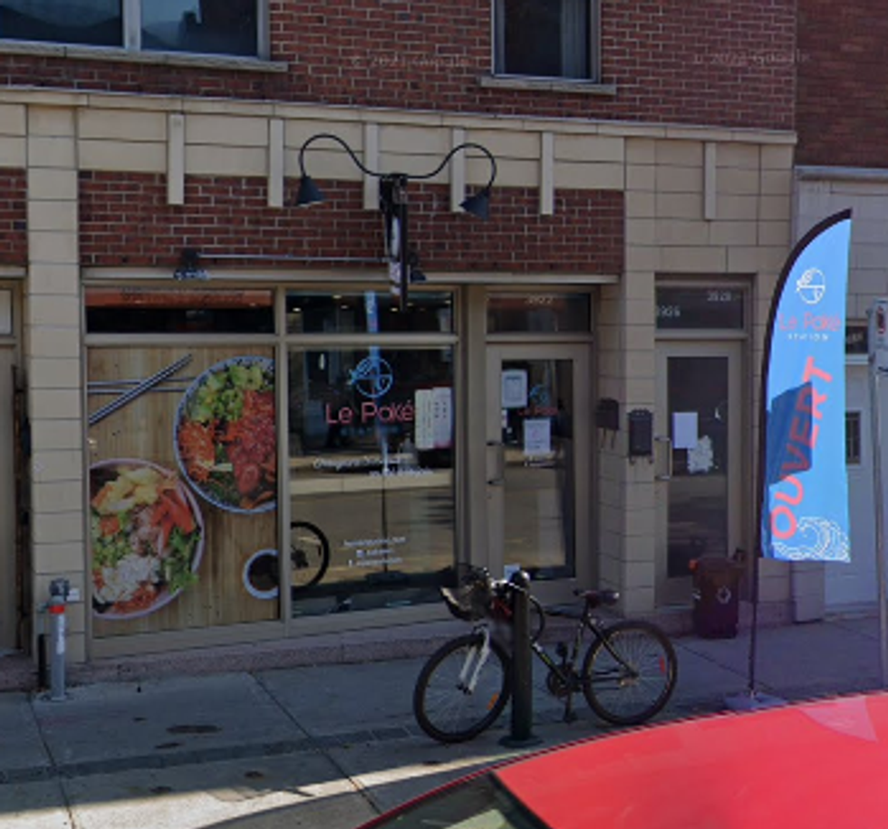 Fa\u00e7ade du restaurant Pok\u00e9 Station \u00e0 Montr\u00e9al.