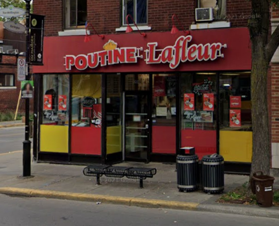 Fa\u00e7ade du restaurant Poutine Lafleur \u00e0 Montr\u00e9al.